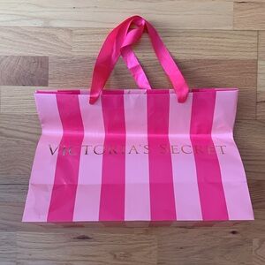 ❗️FREE with $25 purchase Victoria’s Secret bag MUST BUNDLE